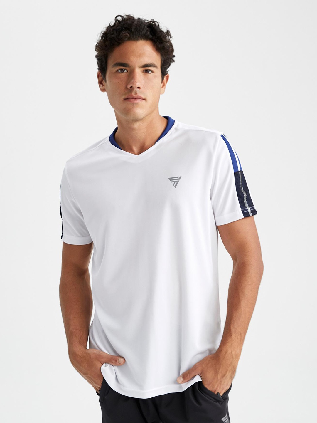 

DeFacto Men V-Neck T-shirt, White