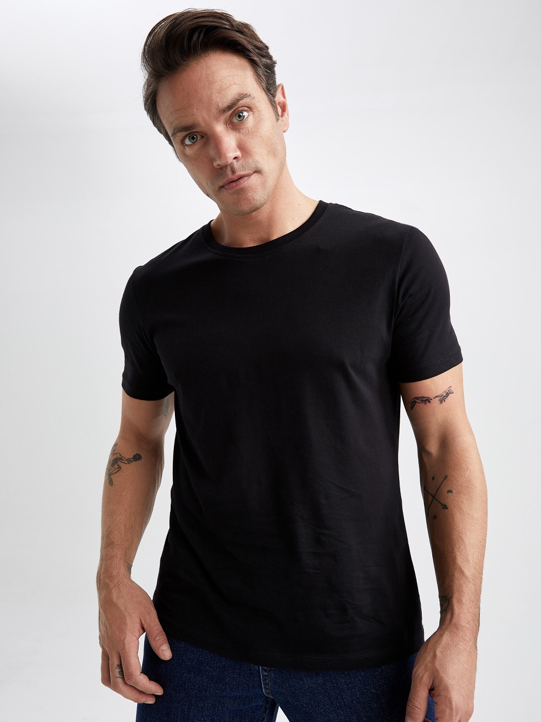

DeFacto Men Regular-Fit T-shirt, Black