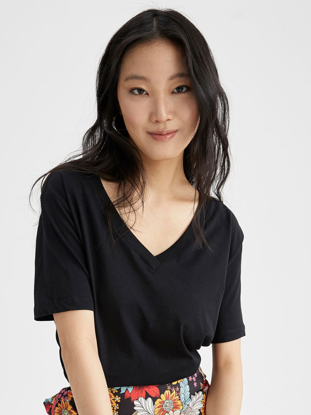 

DeFacto Women Pure Cotton V-Neck T-shirt, Black