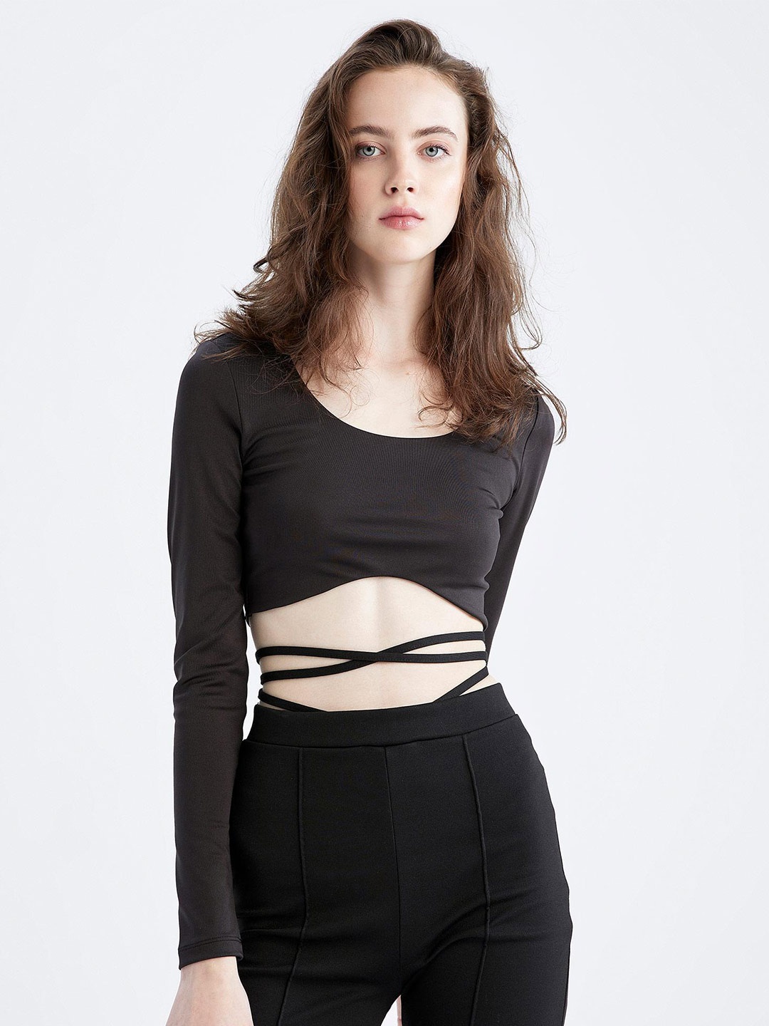 

DeFacto Tie-Up Fitted Scoop Neck Crop Top, Black