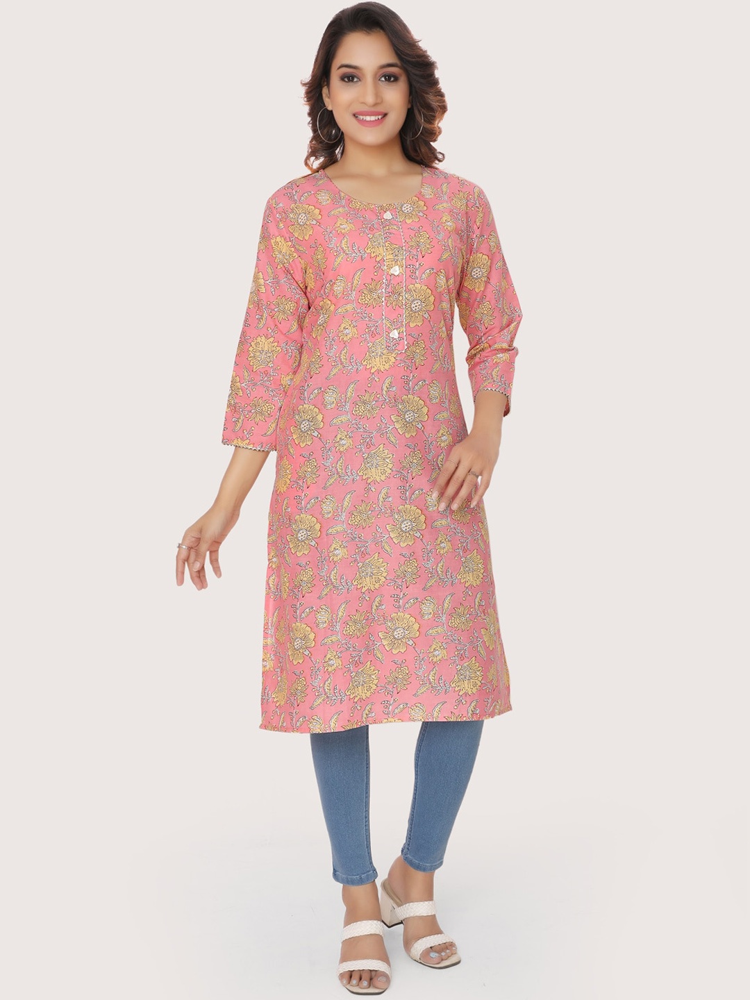 

ZRI Floral Printed Gotta Patti Cotton Kurta, Pink