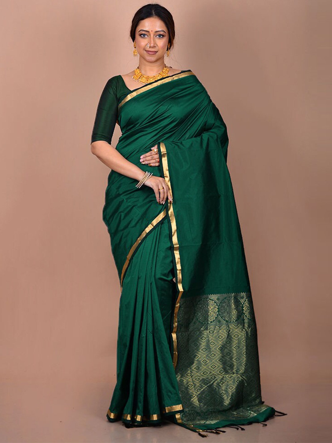 

AllSilks Green & Gold-Toned Silk Blend Kanjeevaram Saree
