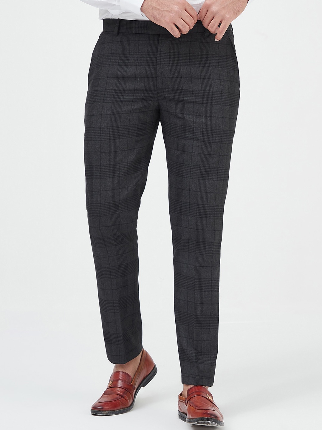 

MR BUTTON Men Checked Slim Fit Mid-Rise Formal Trousers, Charcoal