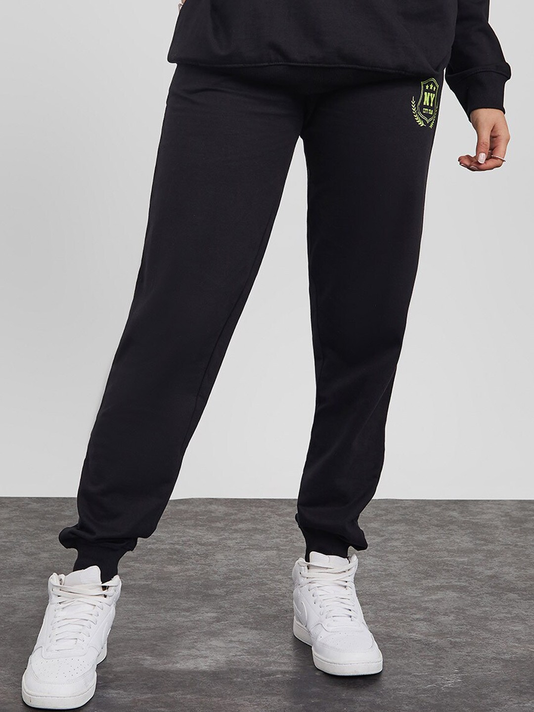 

Styli Women Mid-Rise Cotton Straight-Fit Joggers, Black