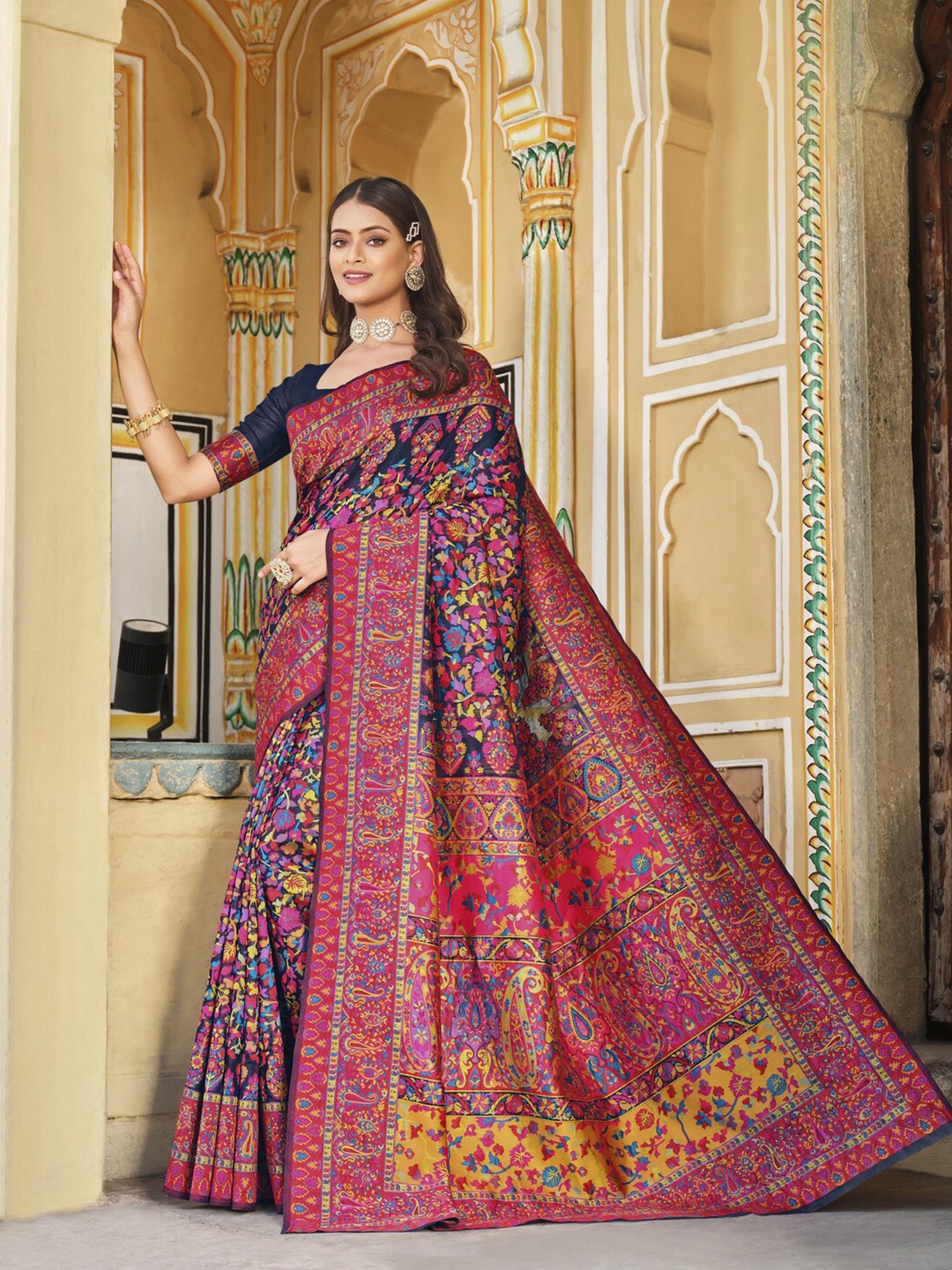 

GAJARAI Ethnic Motifs Printed Silk Blend Saree, Navy blue