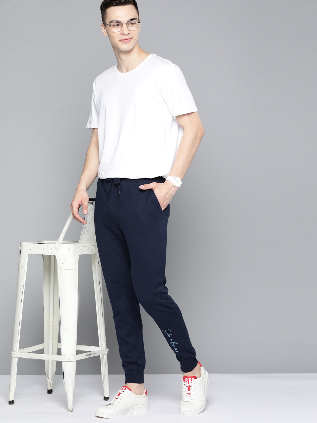 

Mast & Harbour Men Solid Joggers, Navy blue