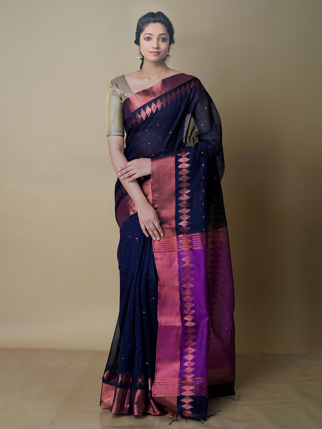

Unnati Silks Woven Design Zari Linen Blend Jamdani Saree, Black