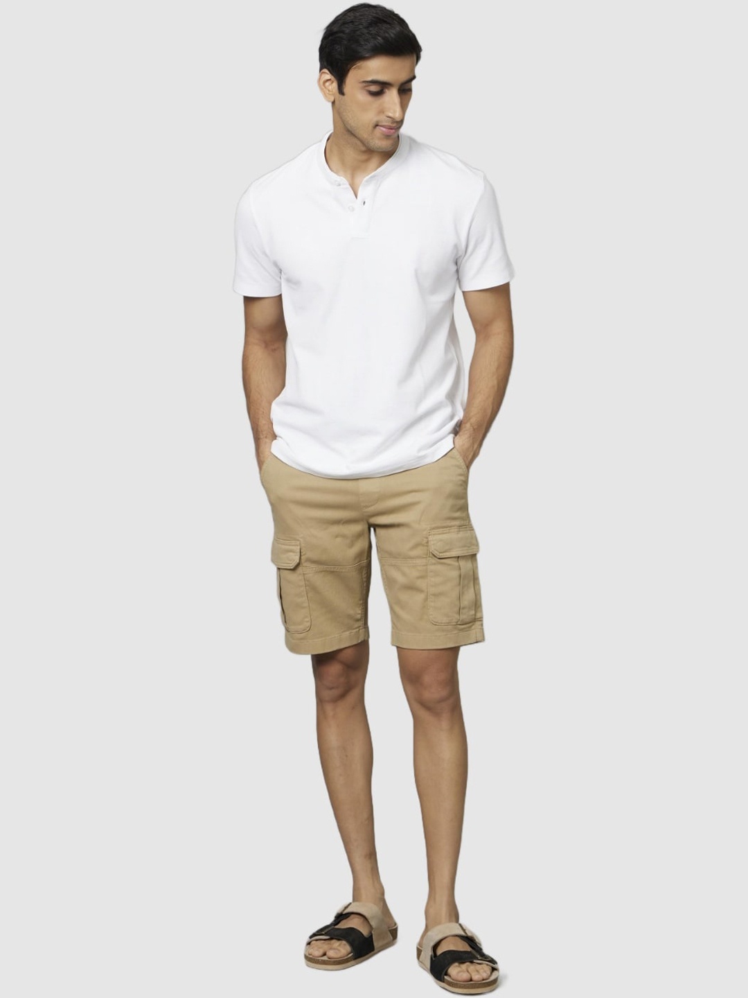 

Celio Men Mid-Rise Regular Fit Cotton Cargo Shorts, Khaki