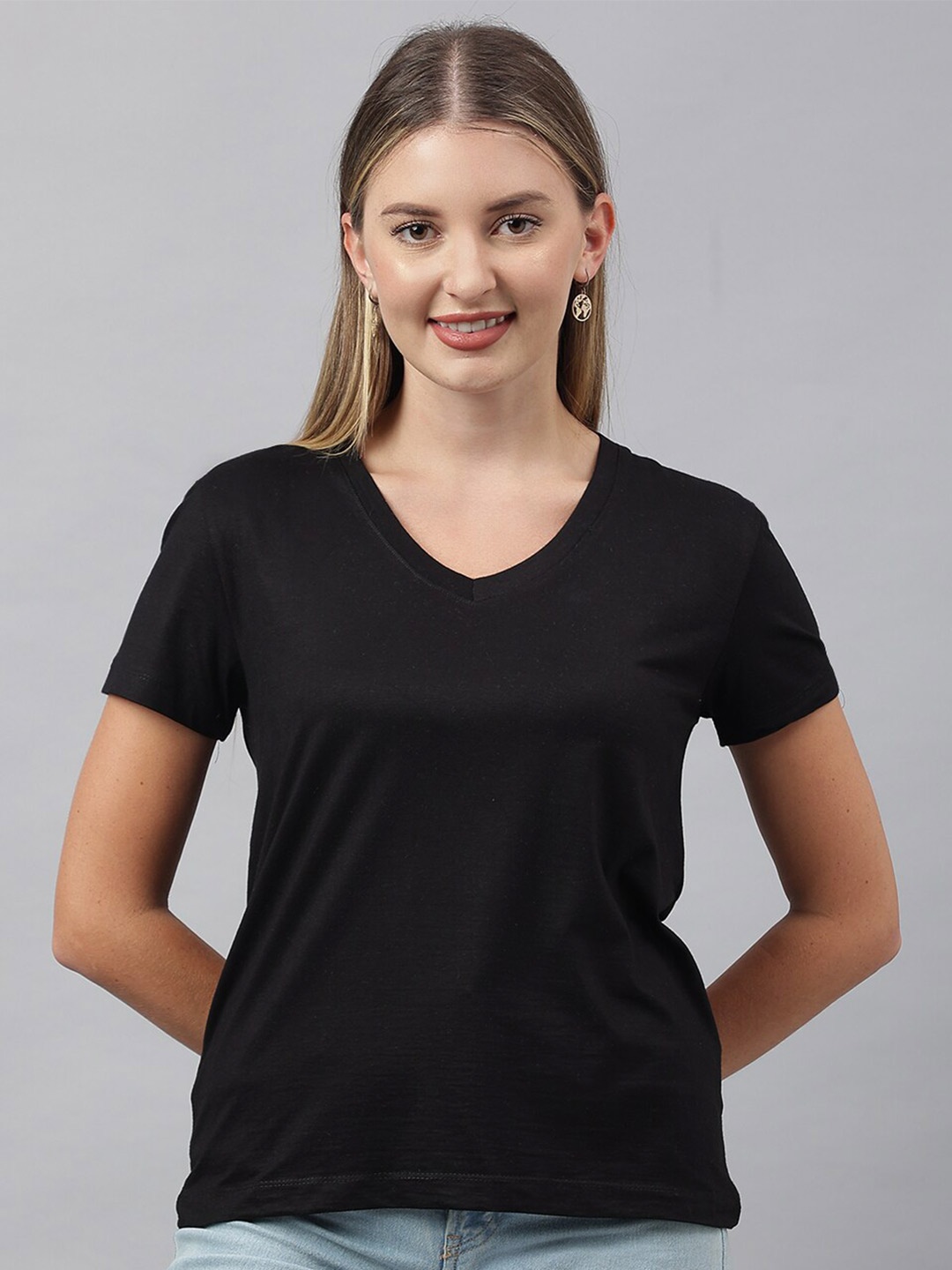 

COLOR CAPITAL Women V-Neck Regular Fit T-shirt, Black