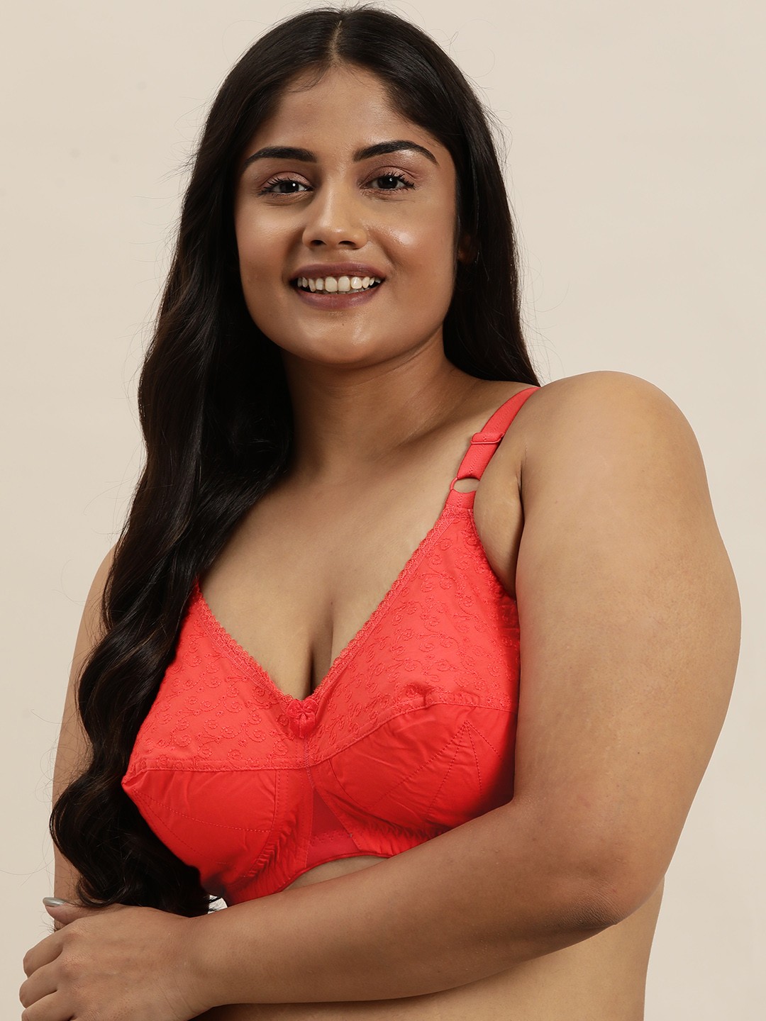 

Sztori Plus Size Embroidered Everyday Bra, Red