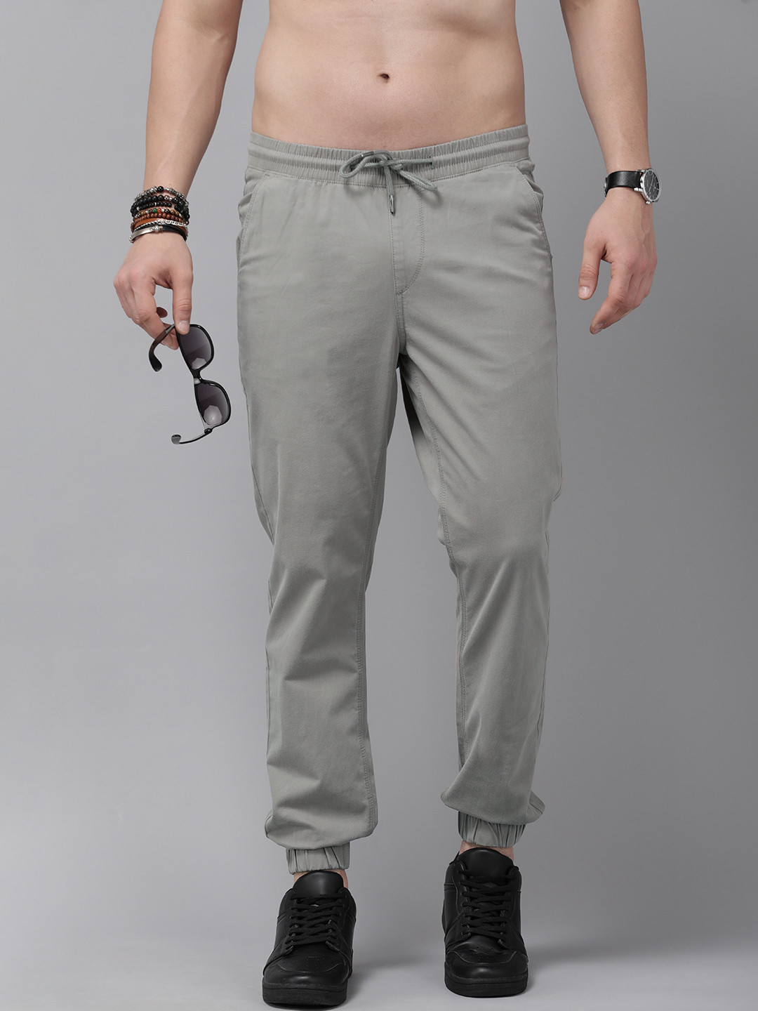 

Roadster Men Solid Regular Fit Low-Rise Plain Woven Flat-Front Joggers, Grey