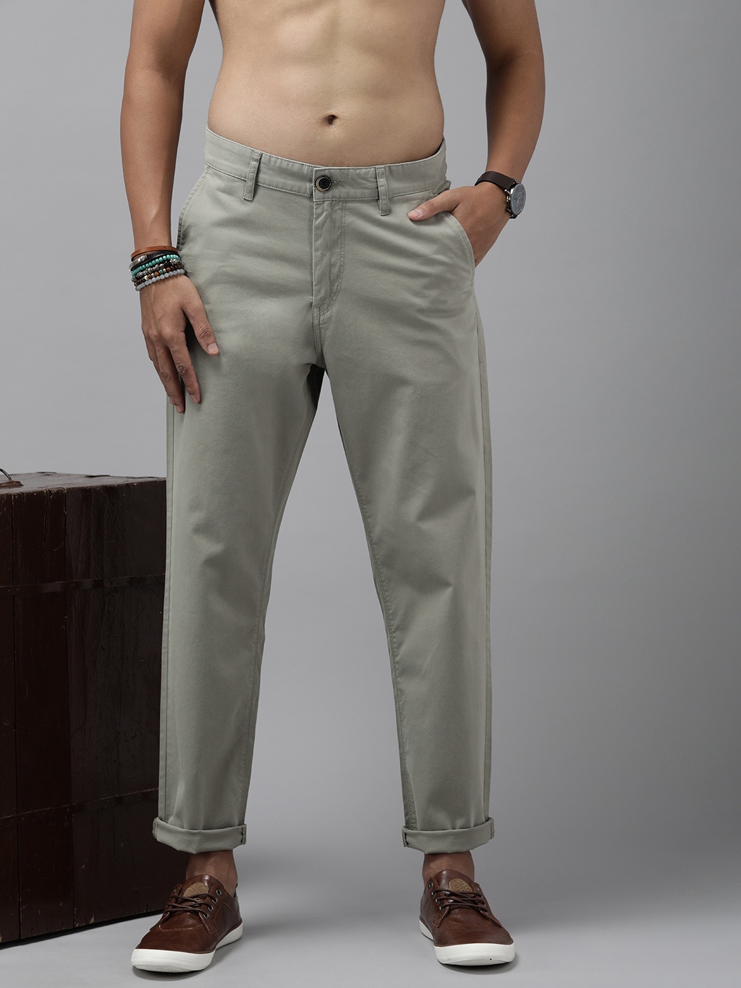 

The Roadster Lifestyle Co. Men Loose Fit Low-Rise Chinos Trousers, Green