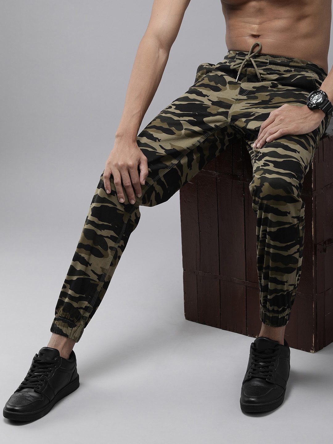 

The Roadster Life Co. Men Mid-Rise Camouflage Printed Joggers, Olive