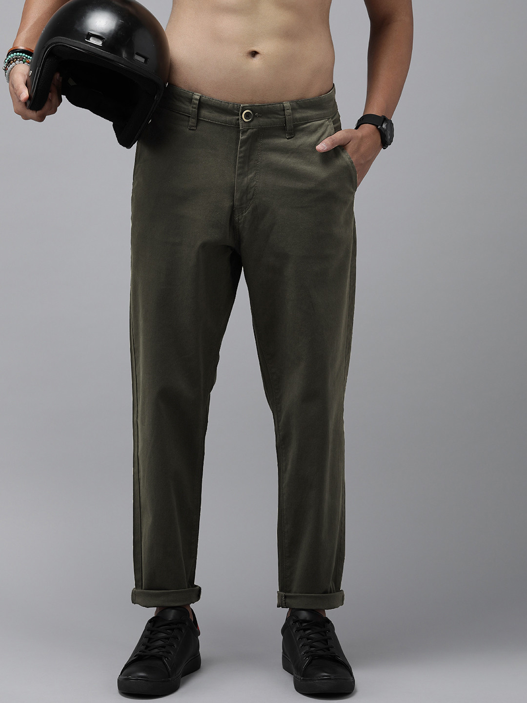 

The Roadster Lifestyle Co. Men Loose Fit Low-Rise Chinos Trousers, Green