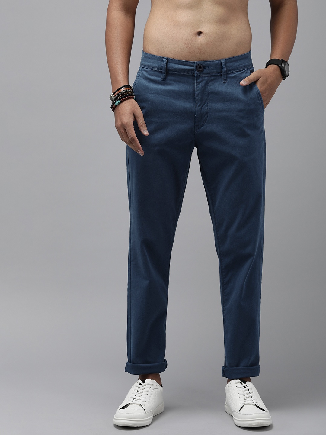 

The Roadster Lifestyle Co. Men Slim Fit Low-Rise Chinos Trousers, Blue