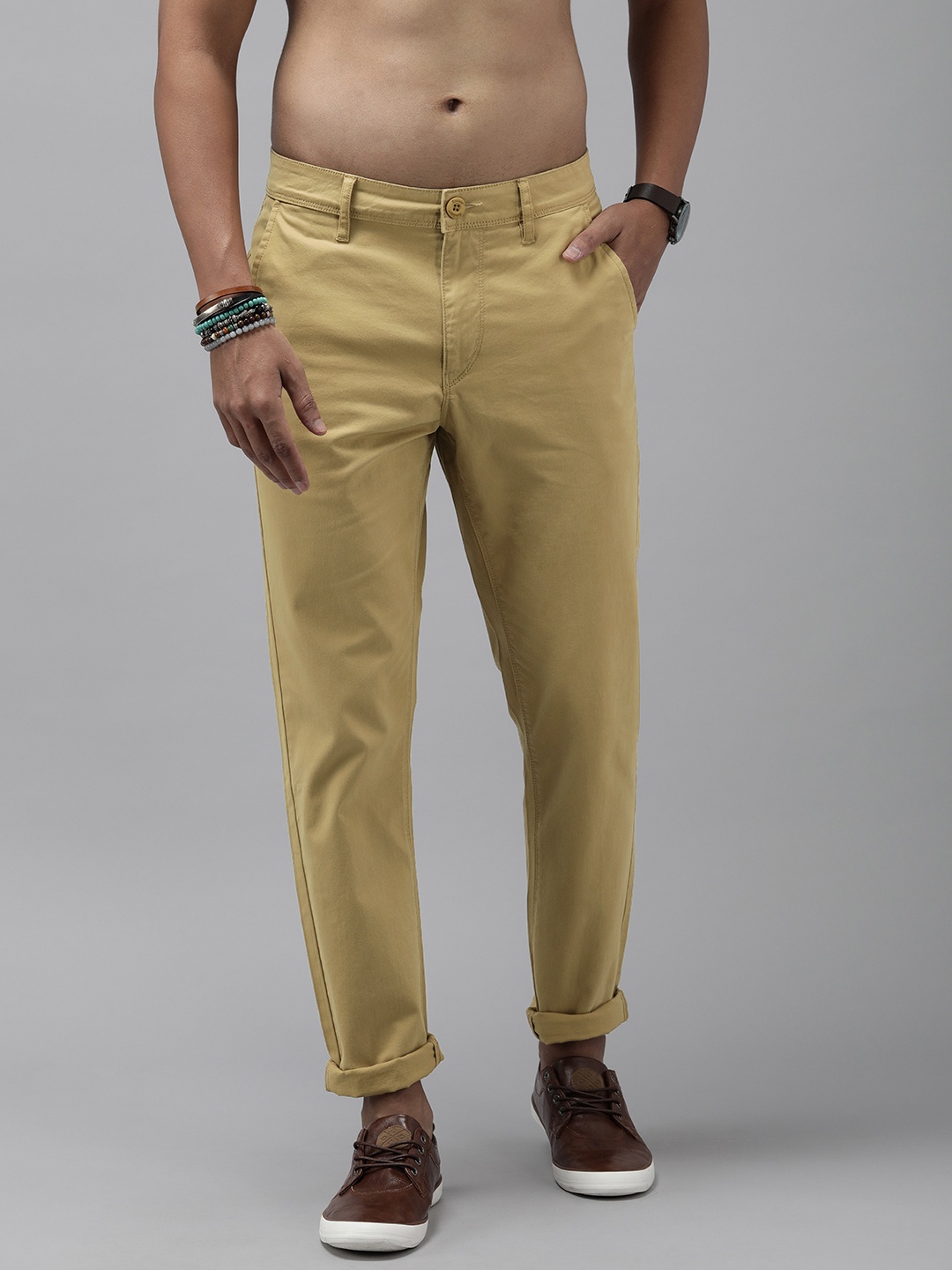 

The Roadster Lifestyle Co. Men Slim Fit Low-Rise Chinos Trousers, Khaki