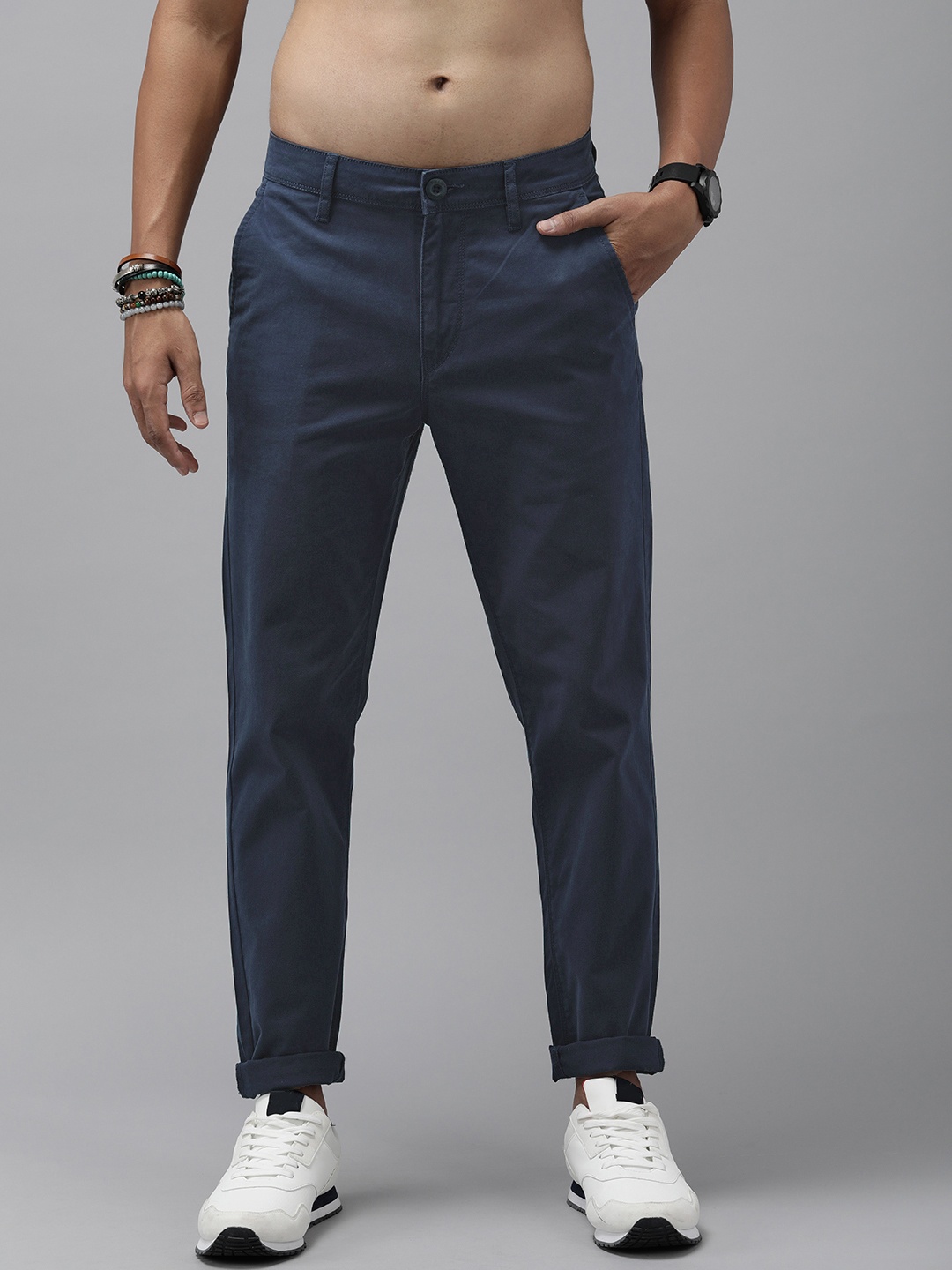 

The Roadster Lifestyle Co. Men Slim Fit Low-Rise Trousers, Navy blue