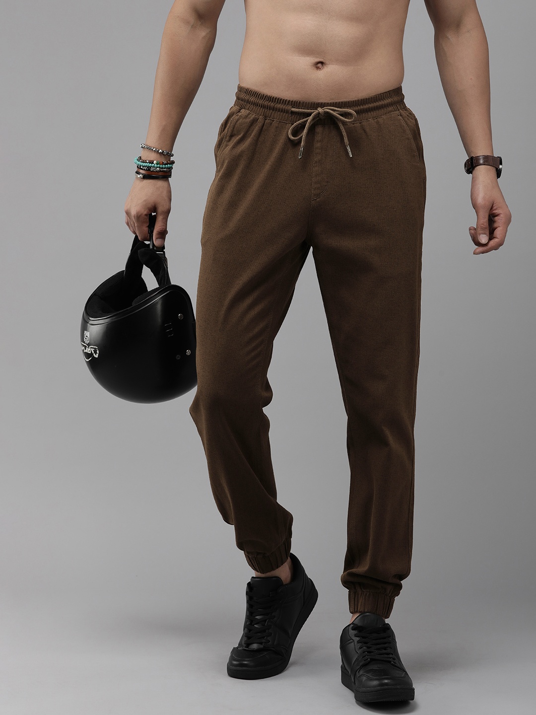 

The Roadster Lifestyle Co. Men Geometric Printed Pleated Joggers, Brown