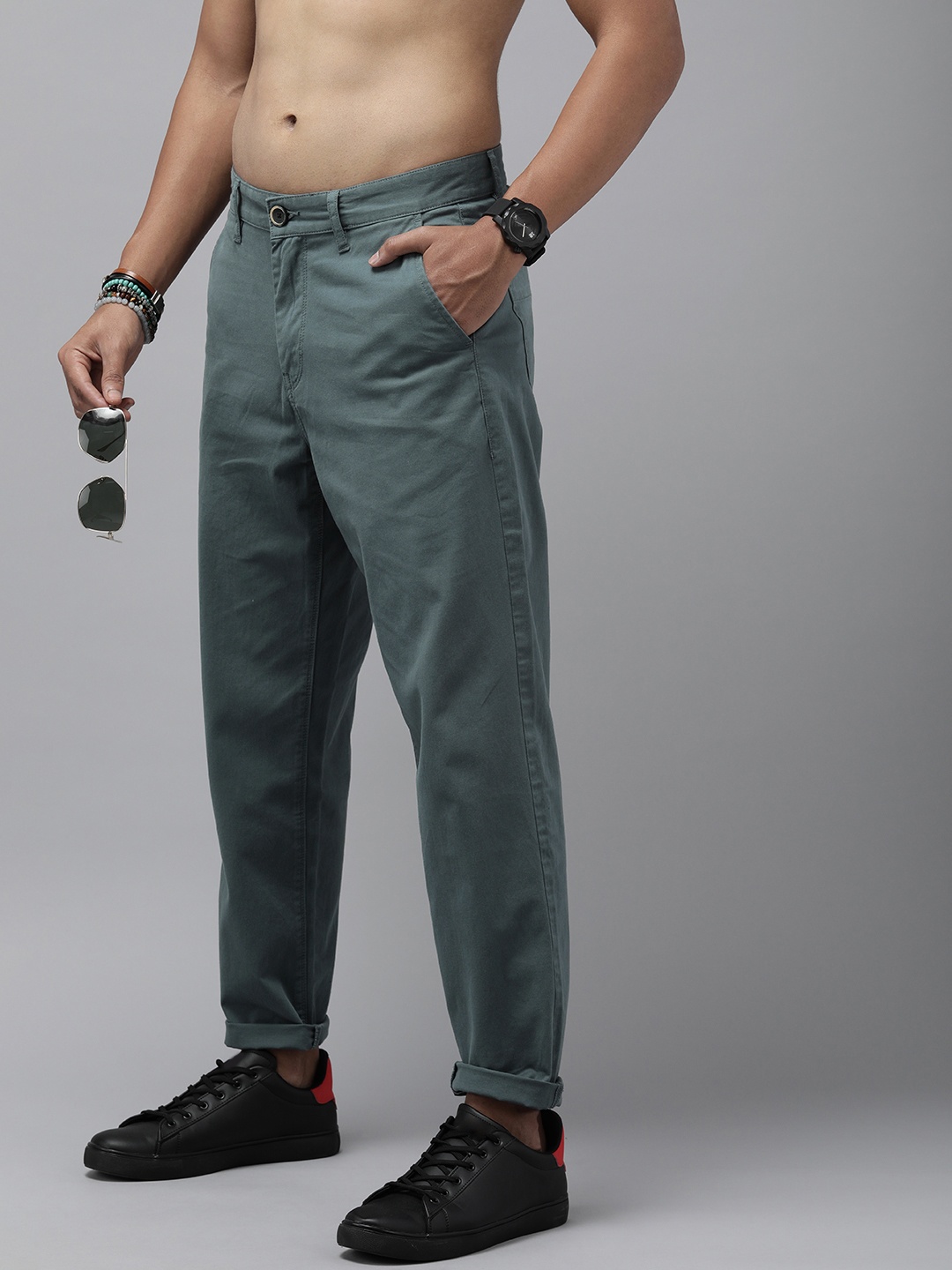 

The Roadster Lifestyle Co. Men Loose Fit Low-Rise Chinos Trousers, Green