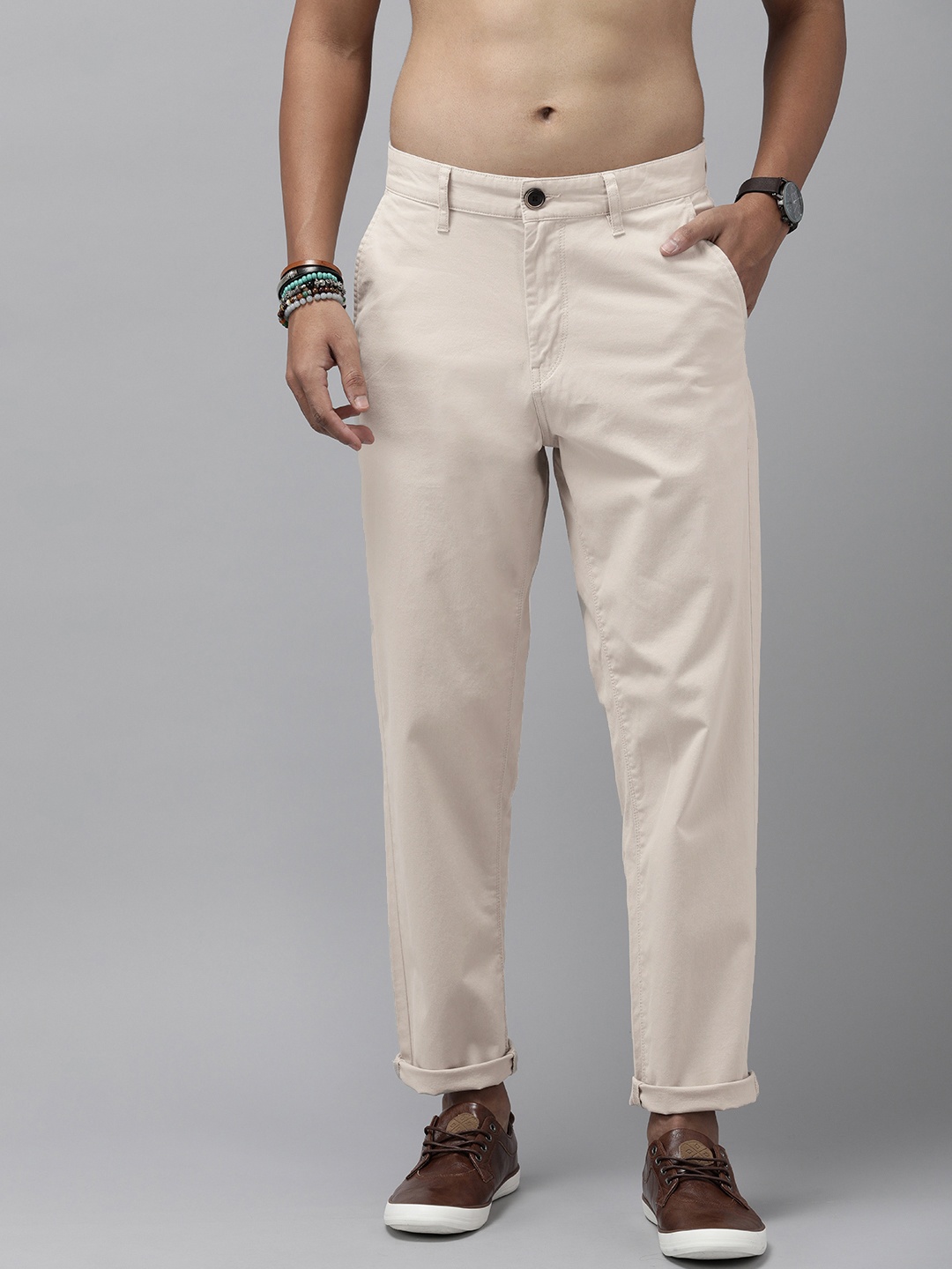 

The Roadster Lifestyle Co. Men Loose Fit Low-Rise Chinos Trousers, Cream