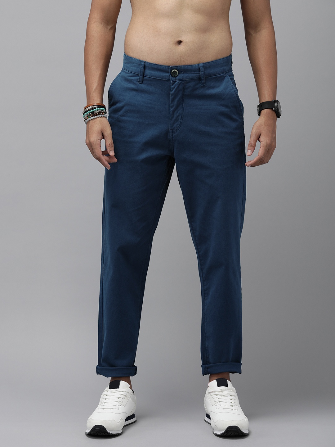 

The Roadster Lifestyle Co. Men Loose Fit Low-Rise Chinos Trousers, Navy blue
