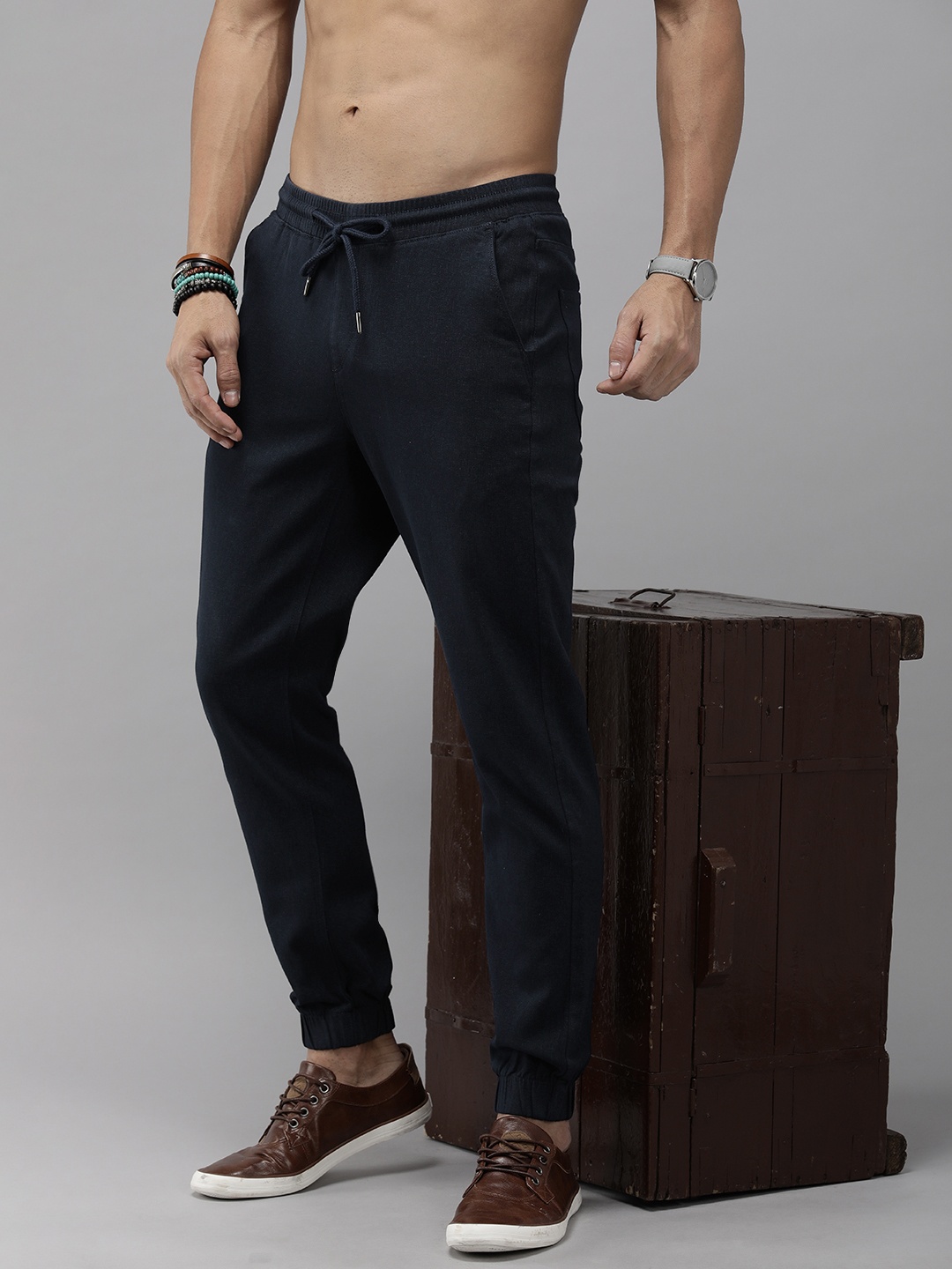 

The Roadster Life Co. Men Mid-Rise Joggers With Drawstring Closure, Navy blue