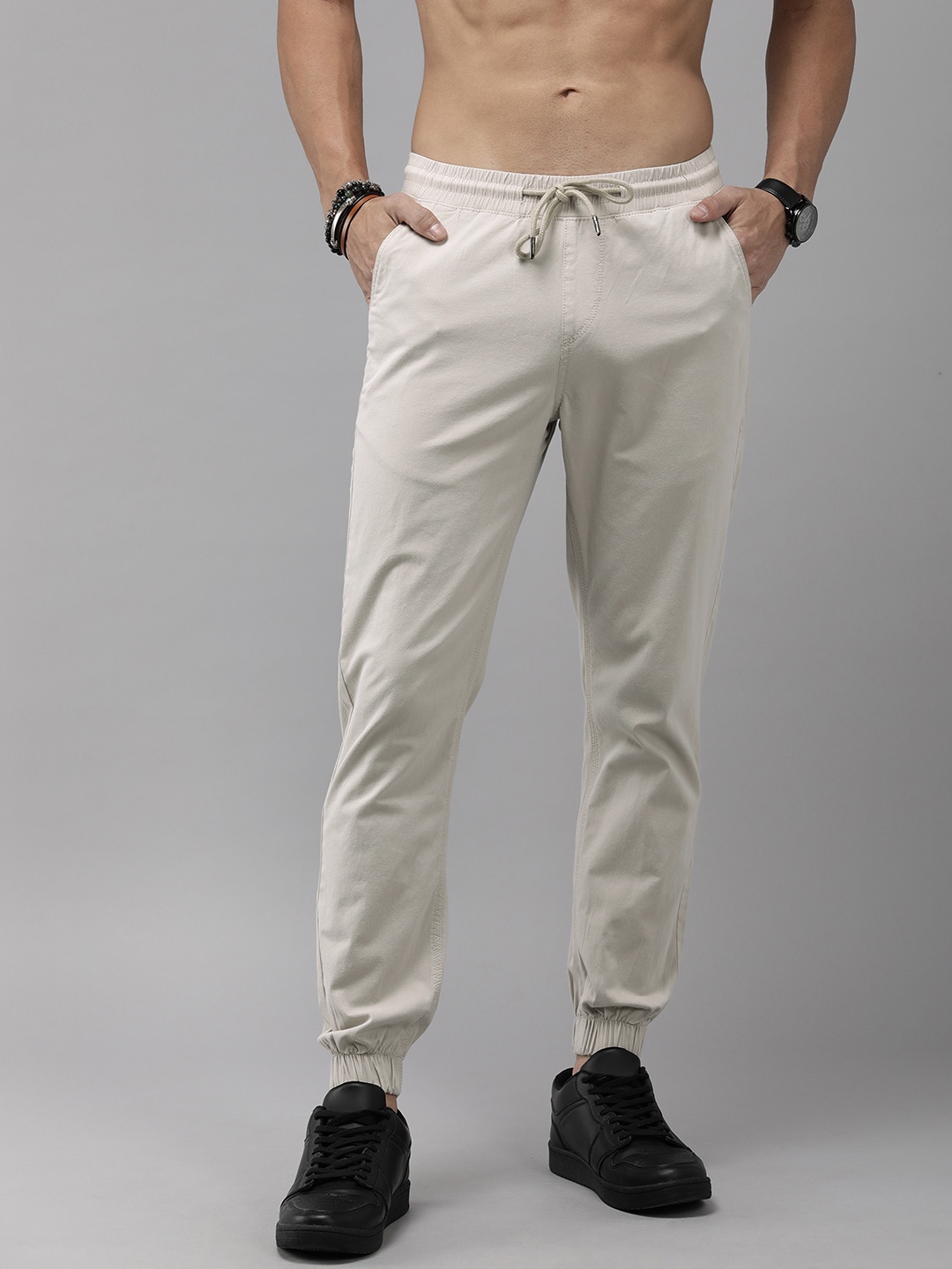 

The Roadster Life Co. Men Mid-Rise Joggers With Drawstring Closure, Beige