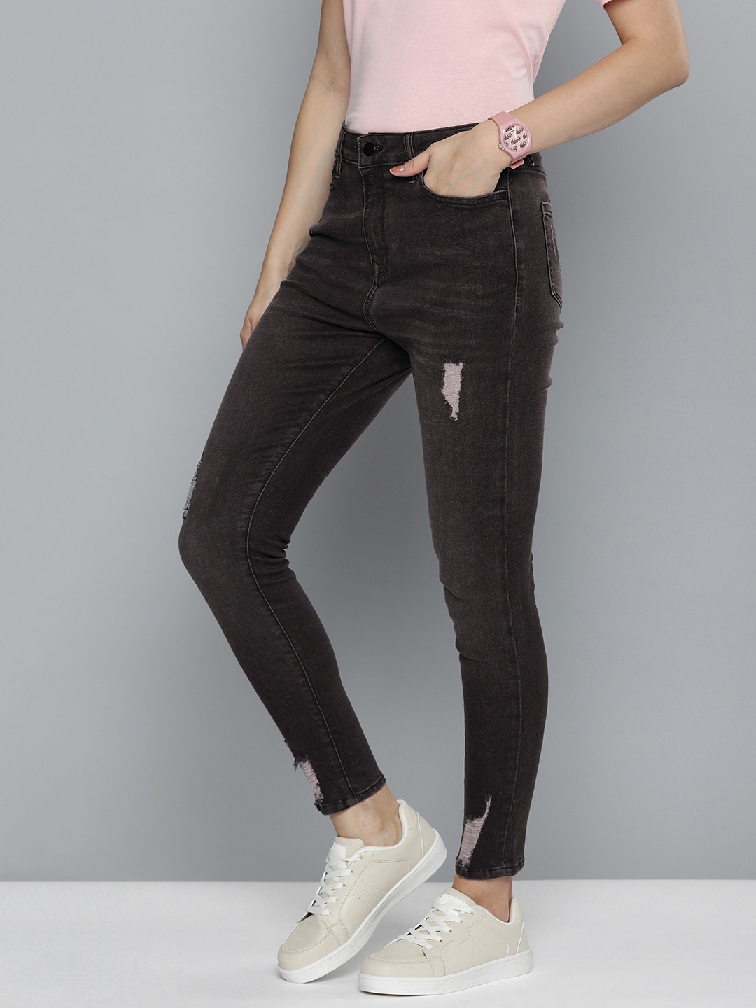 

HERE&NOW Women Skinny Fit Mildly Distressed Light Fade Stretchable Mid-Rise Jeans, Black