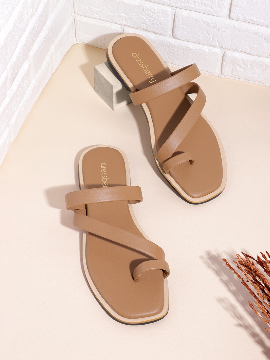 

DressBerry Women One Toe Flats, Tan