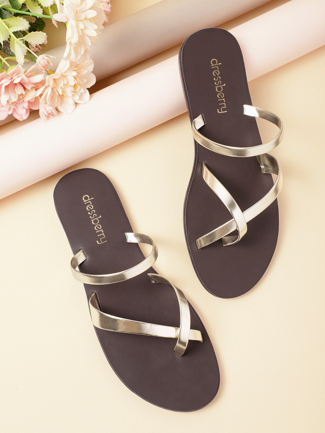 

DressBerry Women Solid One Toe Flats, Gold