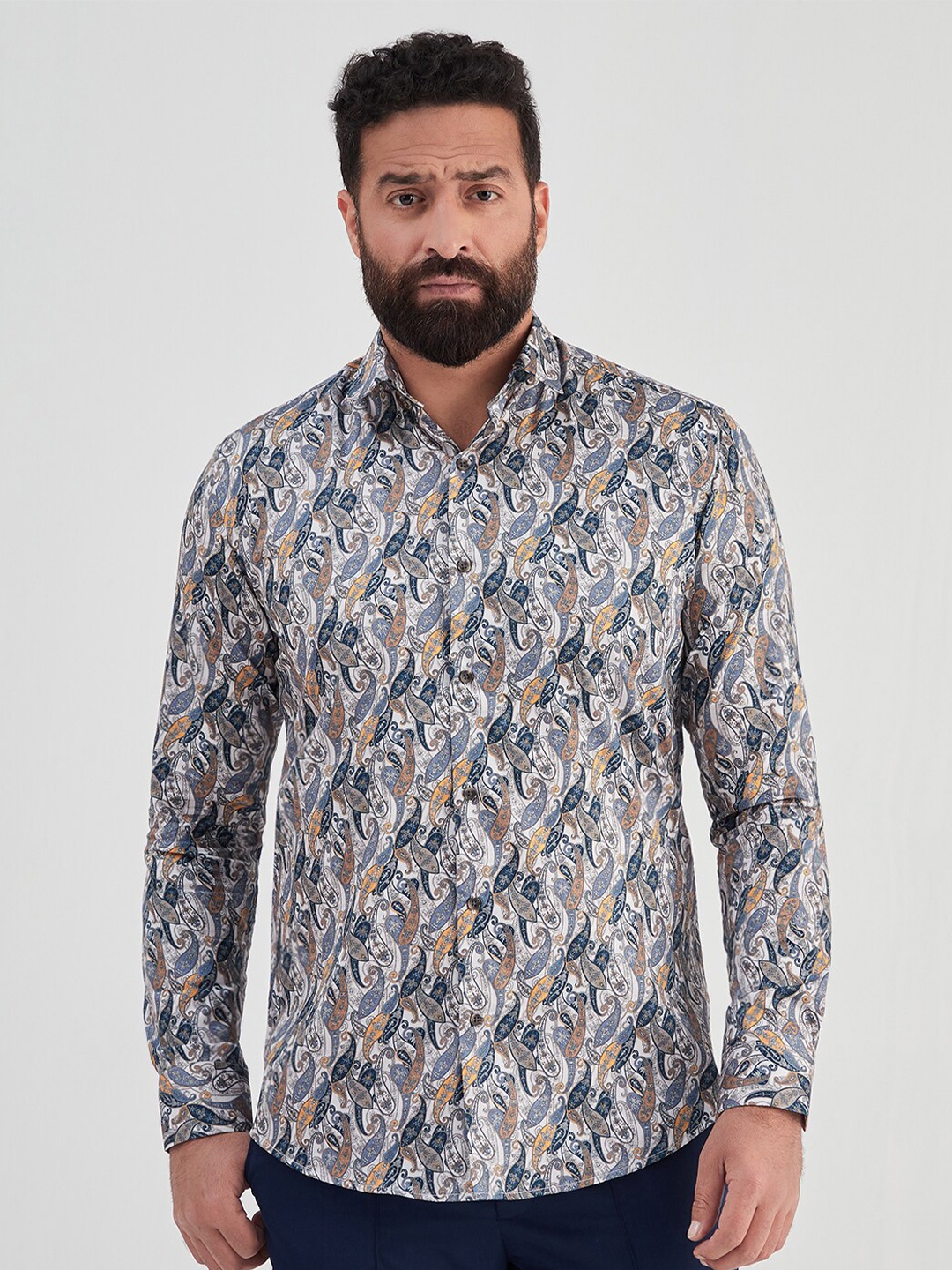 

MR BUTTON Men Slim Fit Ethnic Motifs Printed Casual Shirt, White