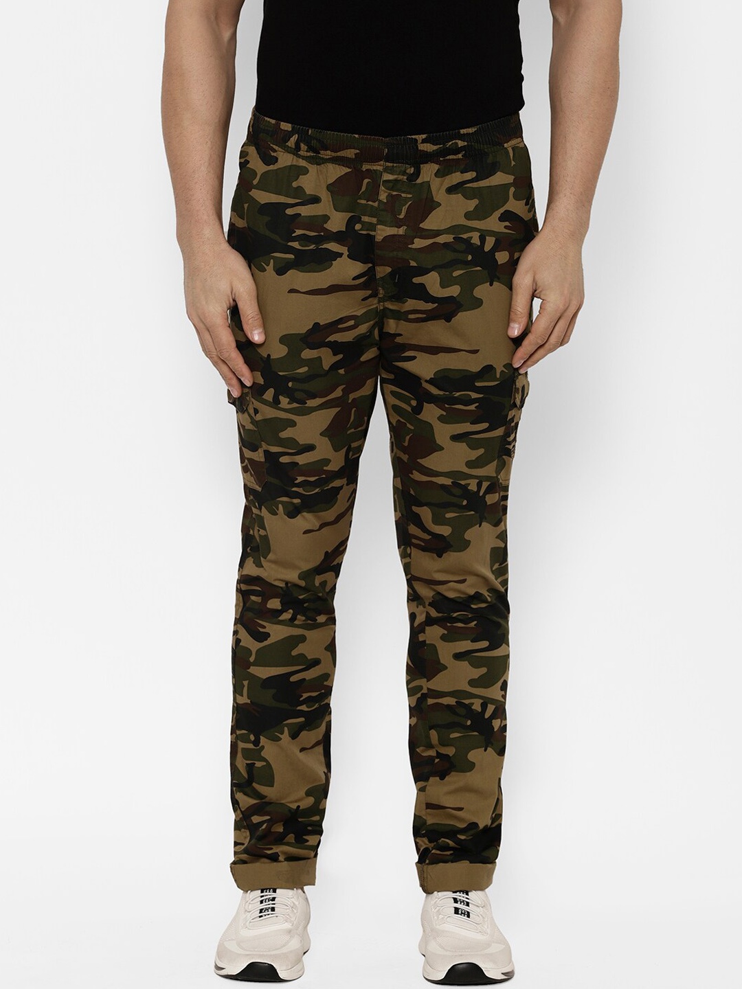 

SAPPER Men Camouflage Printed Slim Fit Cotton Joggers, Olive