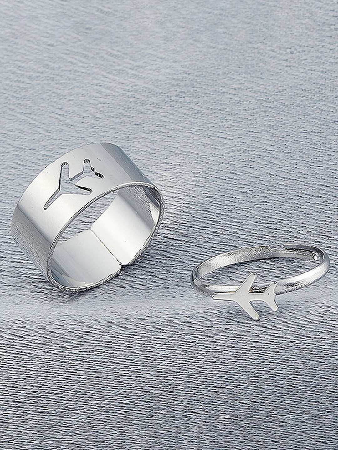 

Pinapes Silver-Plated With Airplane-Charm Oxidised Finger Ring