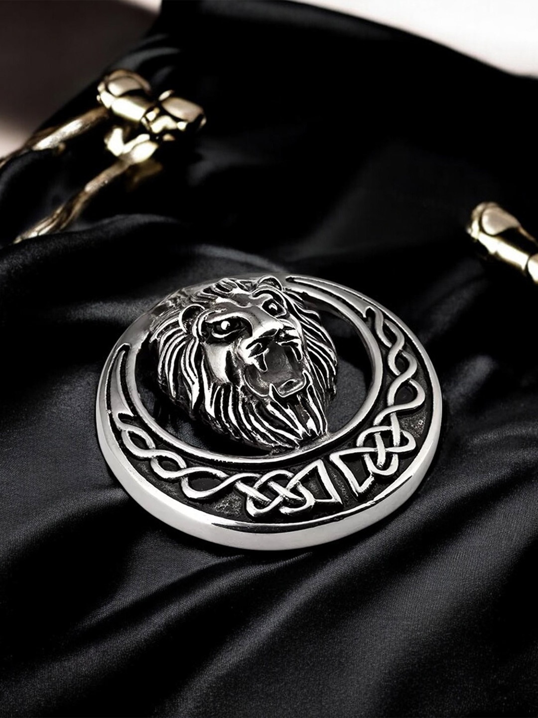 

Mahi Men Roaring Lion Minimal Brooch, Silver