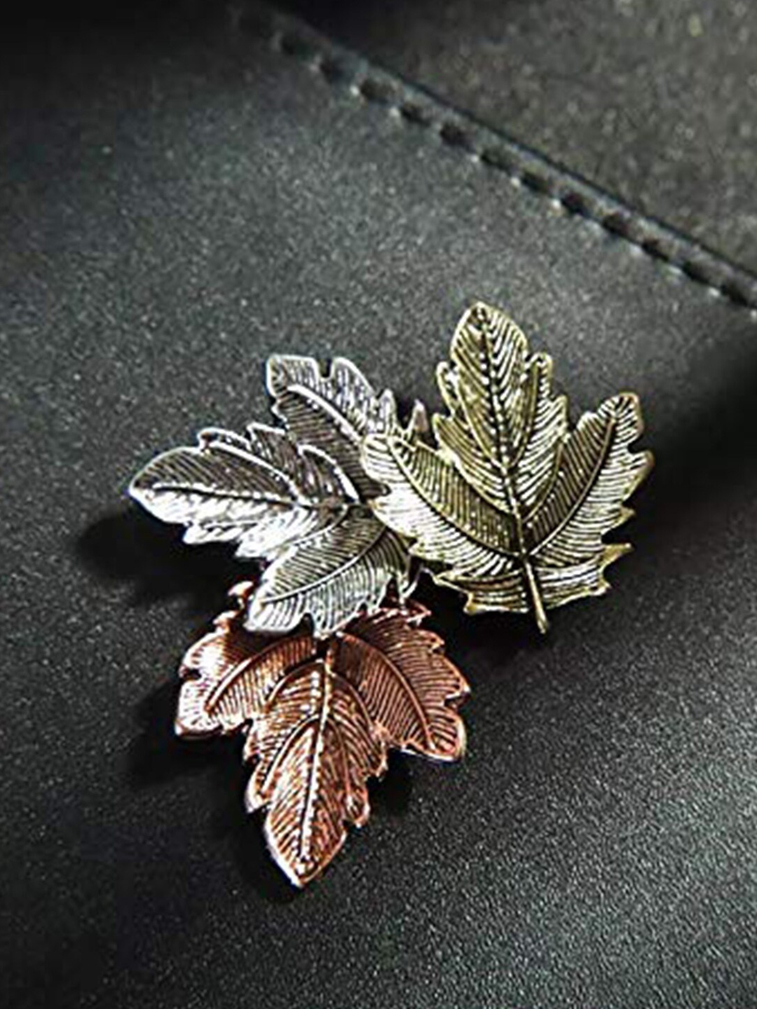 

Mahi Men Alloy Mapel Leaf-Charm Brooch, Silver