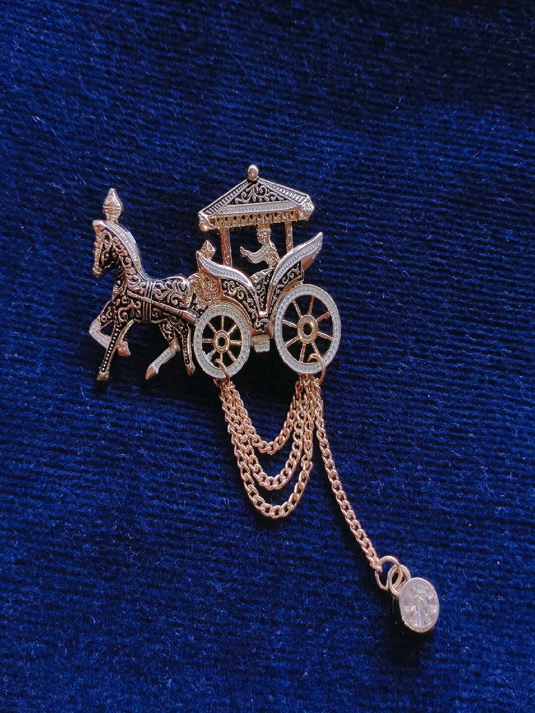 

Mahi Horse Chariot Chain Sherwani Brooch, White