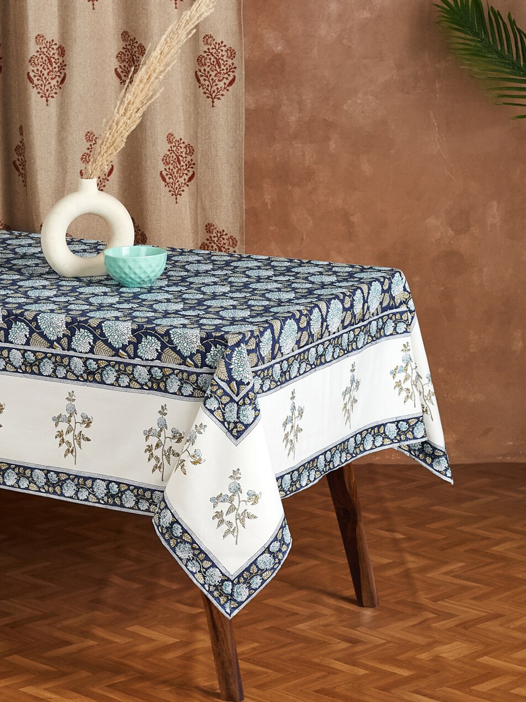 

Fabindia Aakarik Blue & White Floral Printed Cotton 6-Seater Table Cover