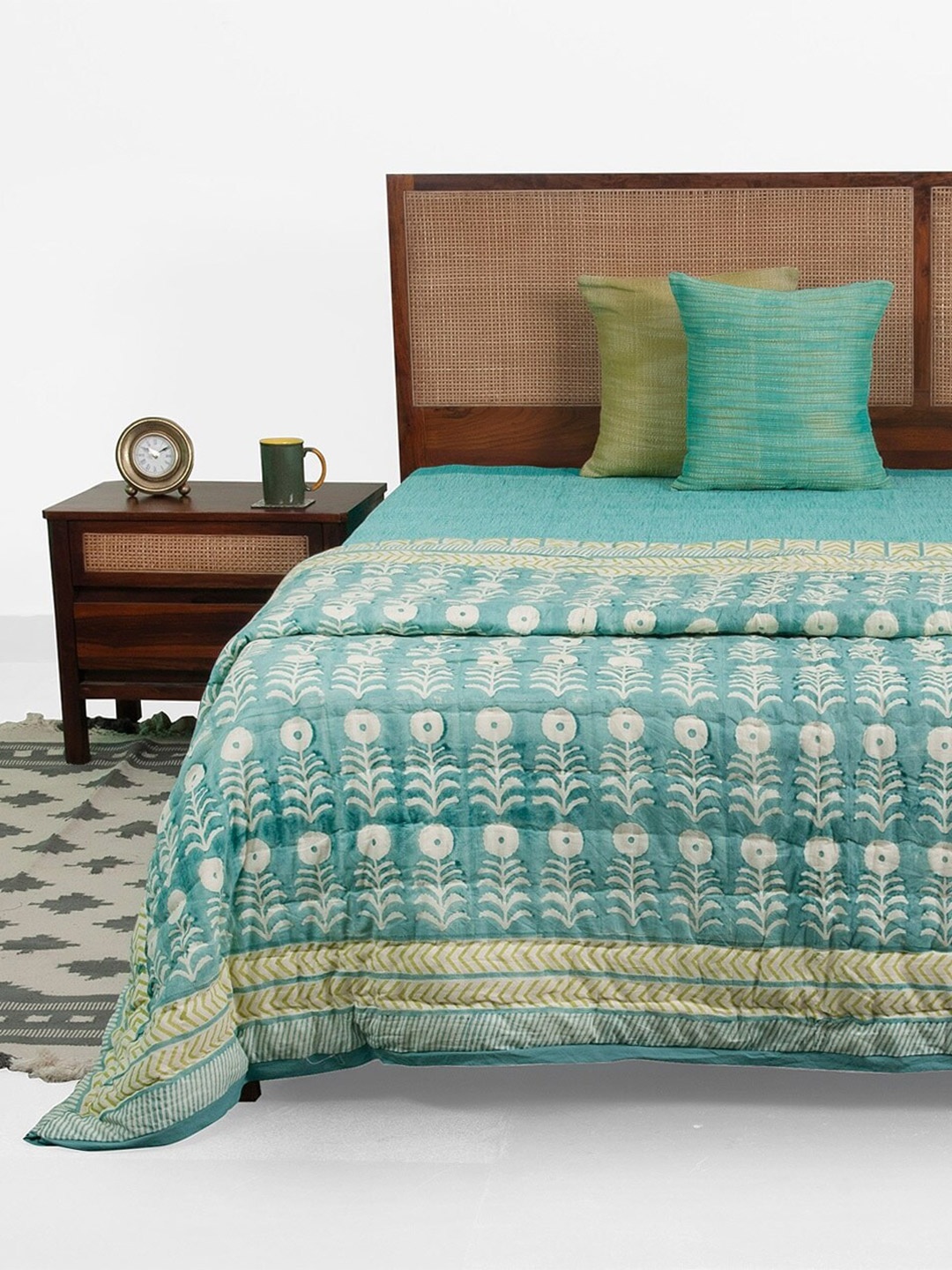 

Fabindia Anaisha Teal & White Floral AC Room 120 GSM Single Bed Quilt