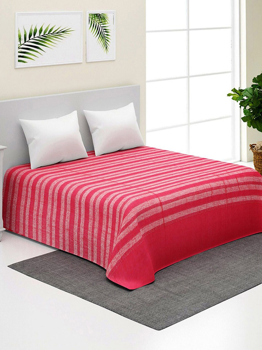 

Fabindia Amza Fuchsia Pink & Grey Woven Design Cotton Double Queen Bed Cover