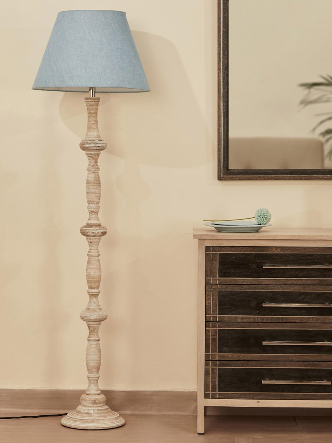 

Fabindia Aadhya White & Beige Textured Wooden Floor Lamp