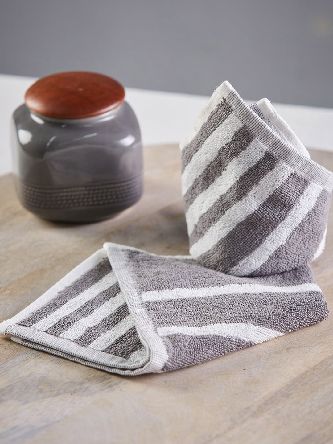 

Fabindia Aniya White & Grey Striped 500 GSM Cotton Woven Towel