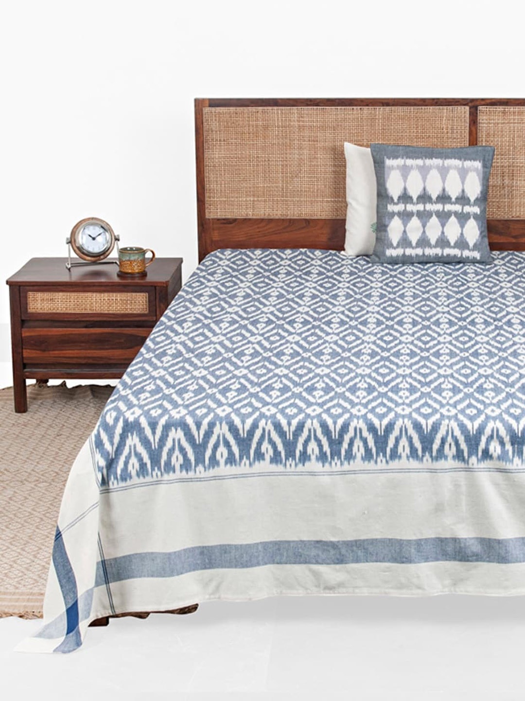 

Fabindia Pazir Off White & Blue Woven-Design 120 TC Cotton Double King Bed Cover