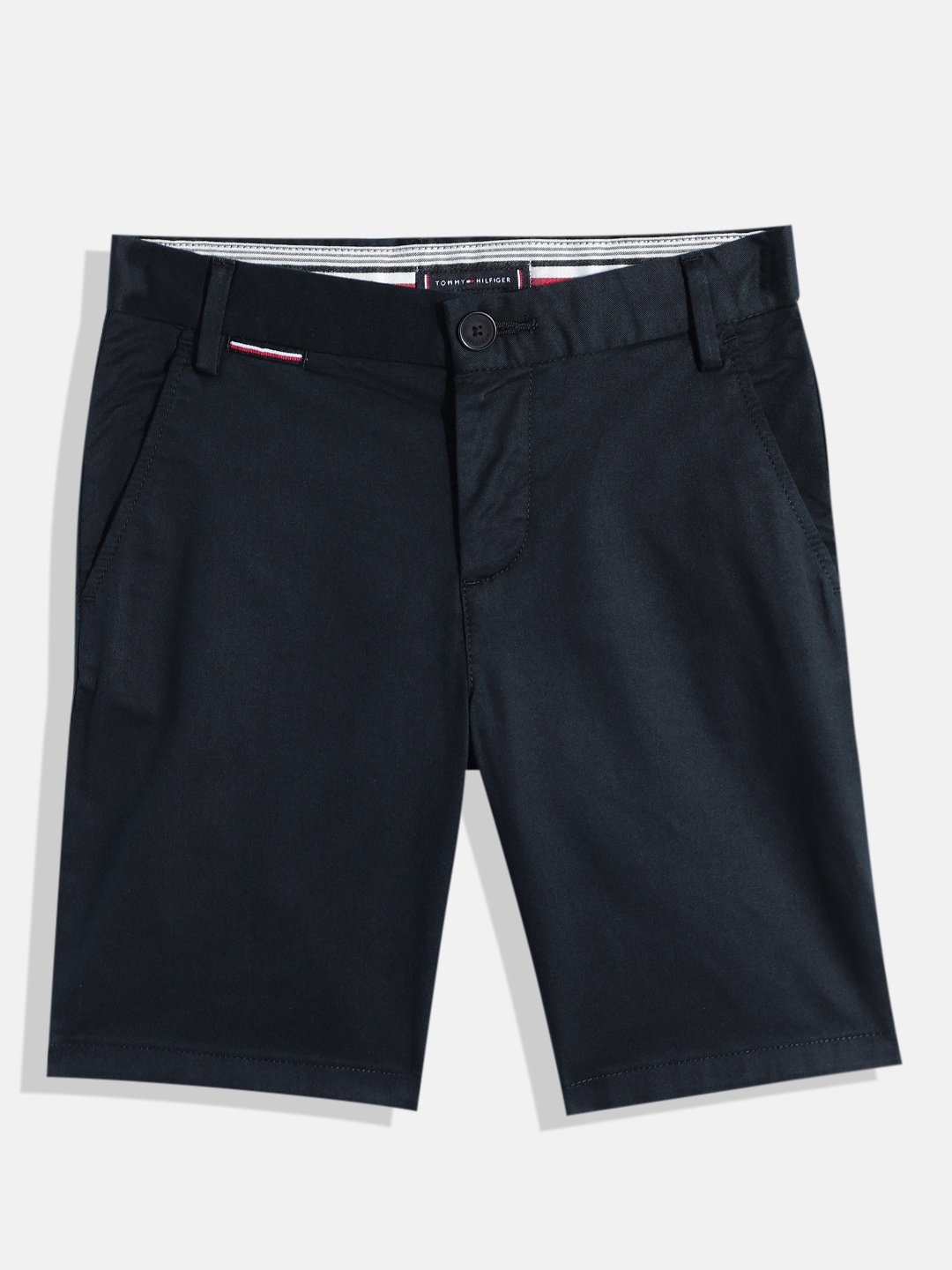 

Tommy Hilfiger Boys Solid Regular Fit Mid-Rise Chino Shorts, Navy blue