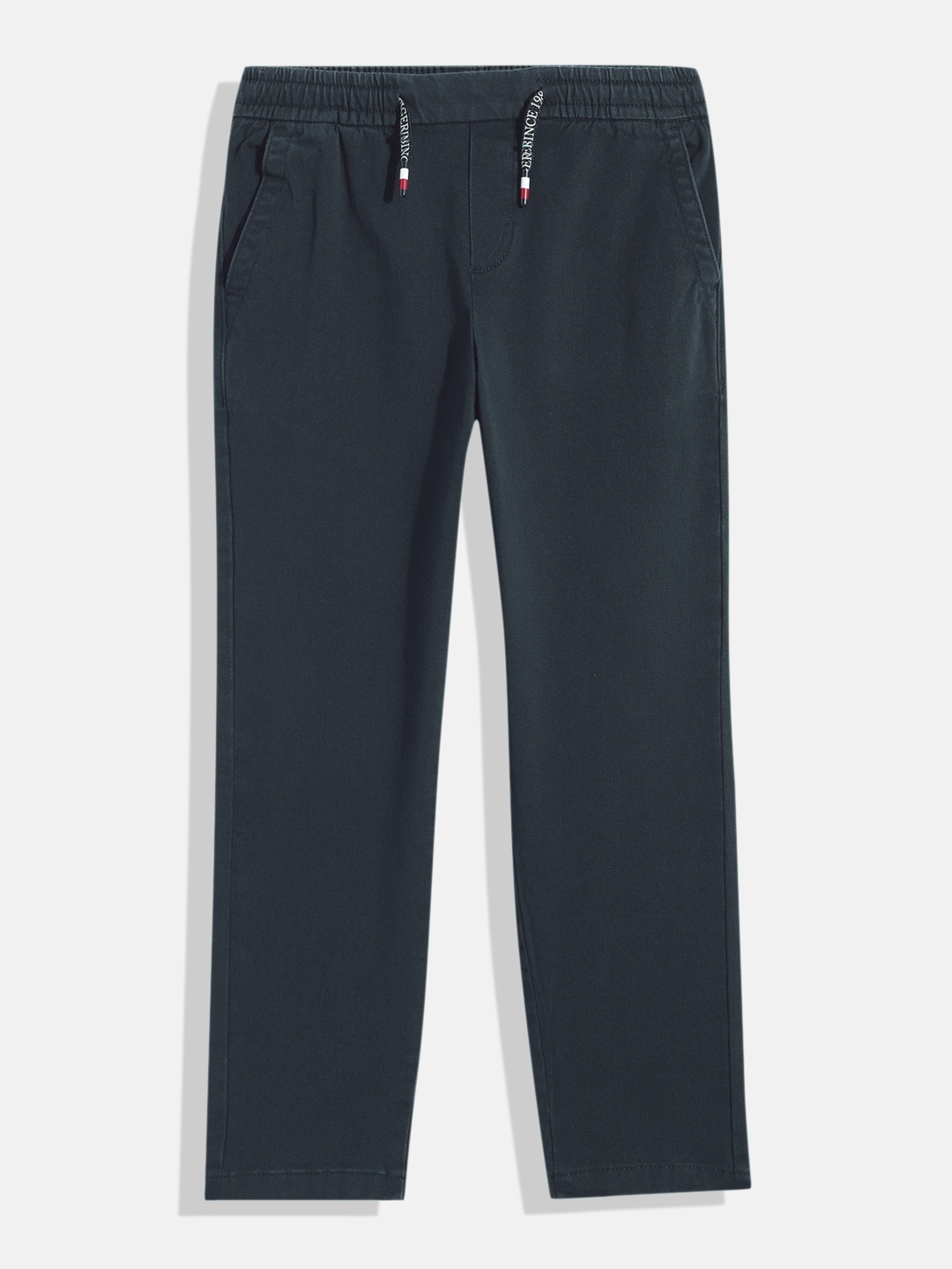 

Tommy Hilfiger Boys Solid Tapered Fit Mid-Rise Indigo Plain Woven Flat-Front Trousers, Navy blue