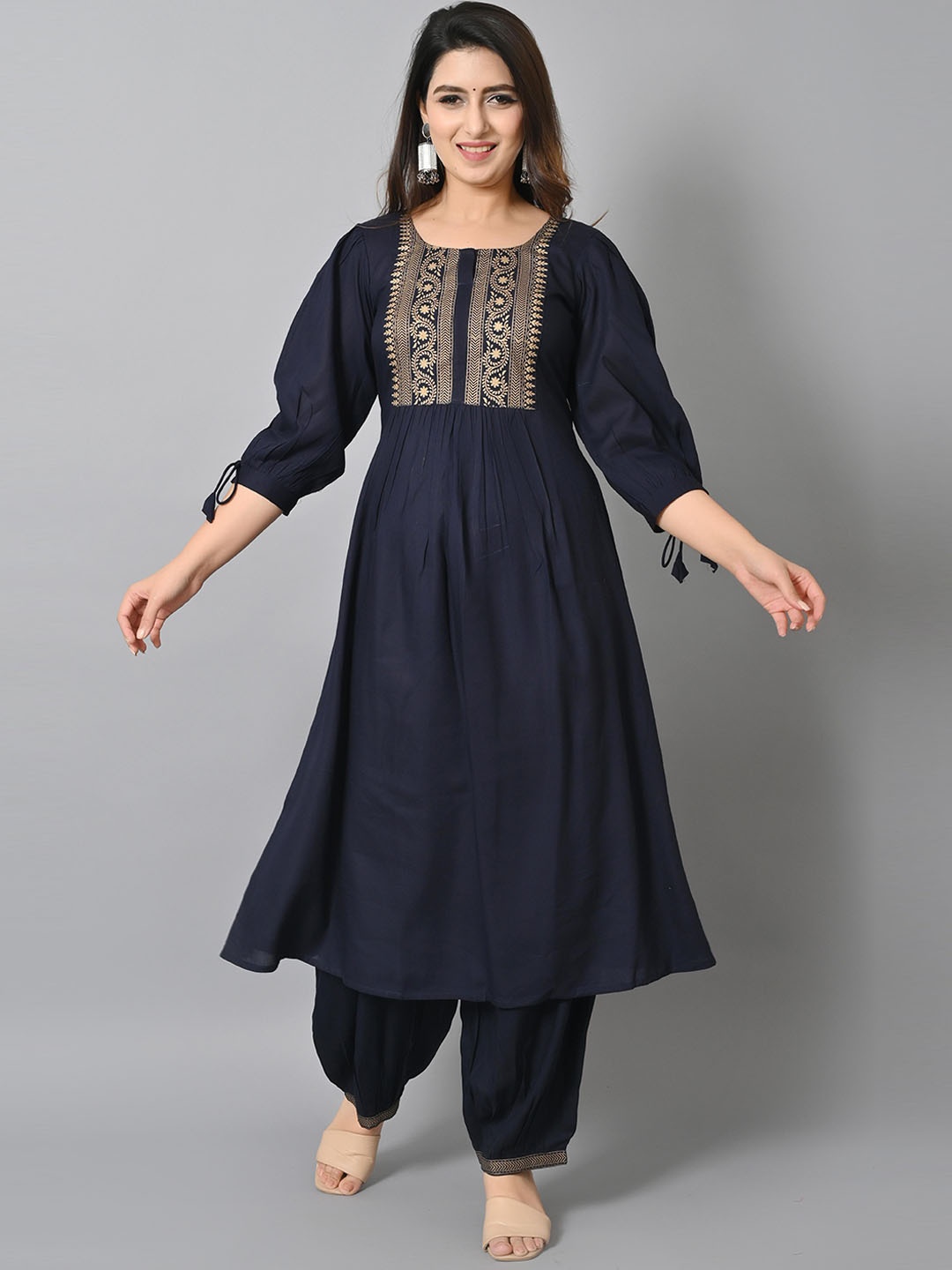 

VASTRAMANIAA Women Ethnic Motifs Yoke Design Kurta with Patiala, Navy blue