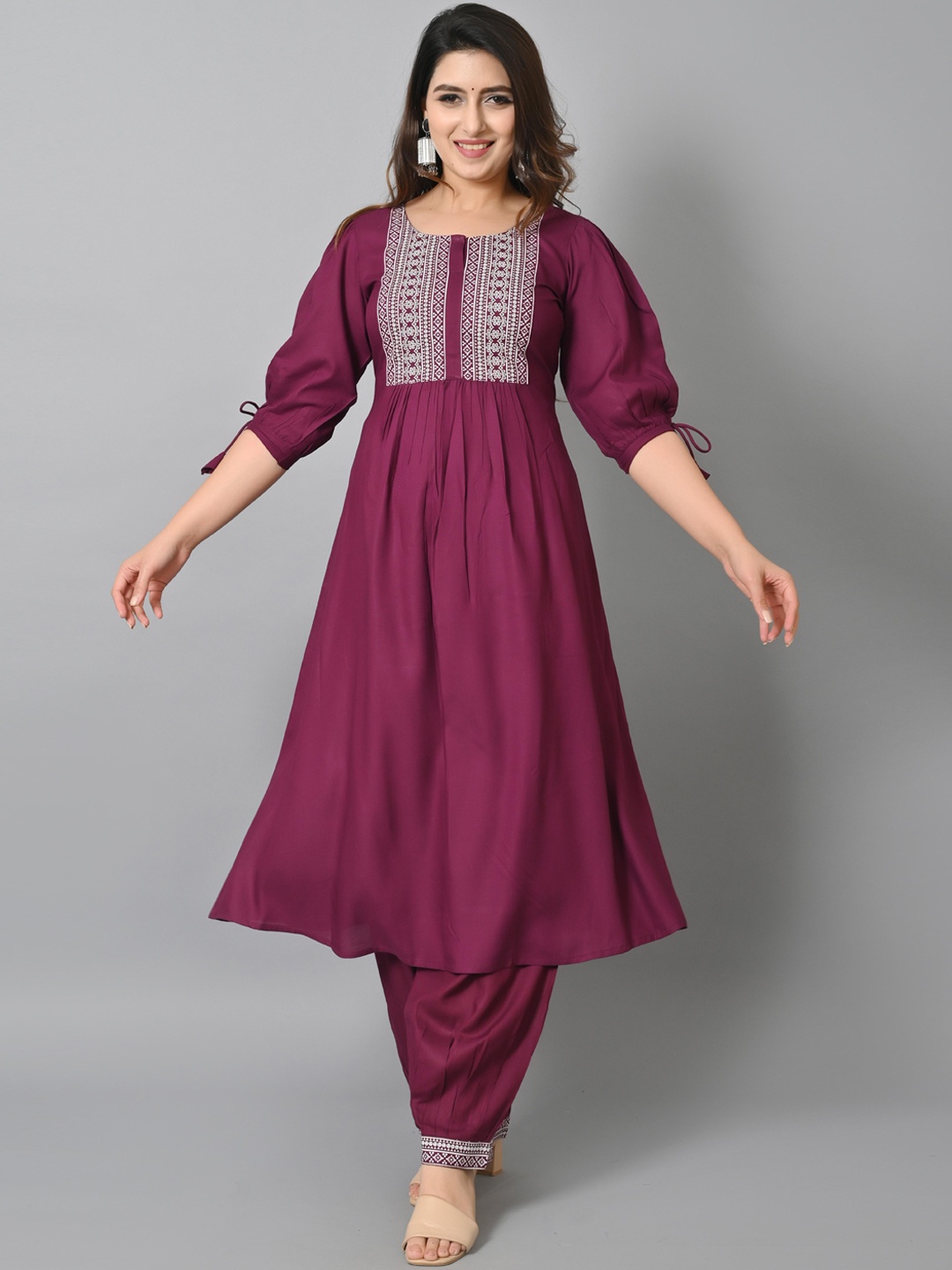 

VASTRAMANIAA Women Ethnic Motifs Yoke Design Empire Round Neck Kurta with Salwar, Purple