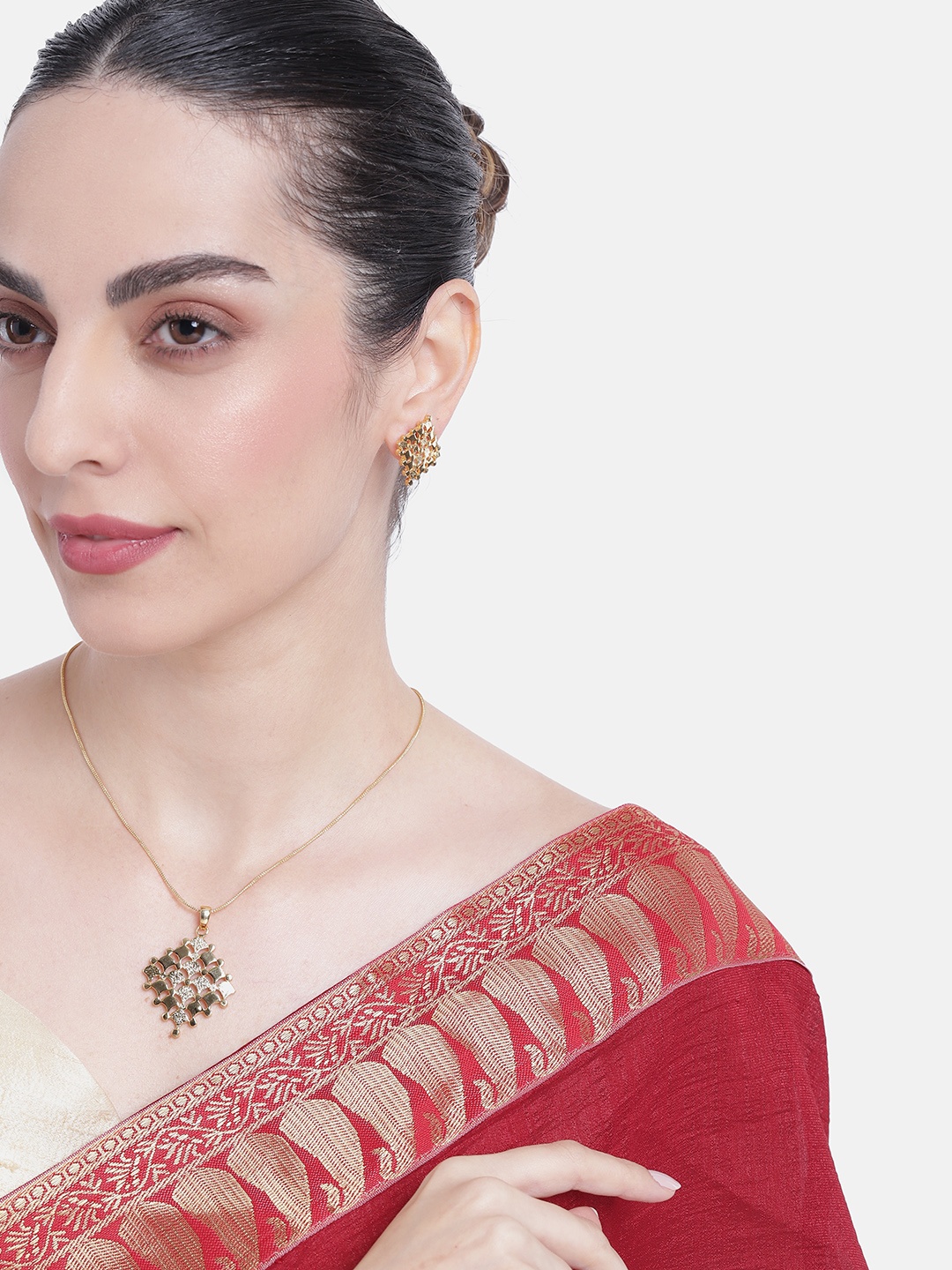 

Estele Gold-Plated Diamond Shaped Jewellery Set