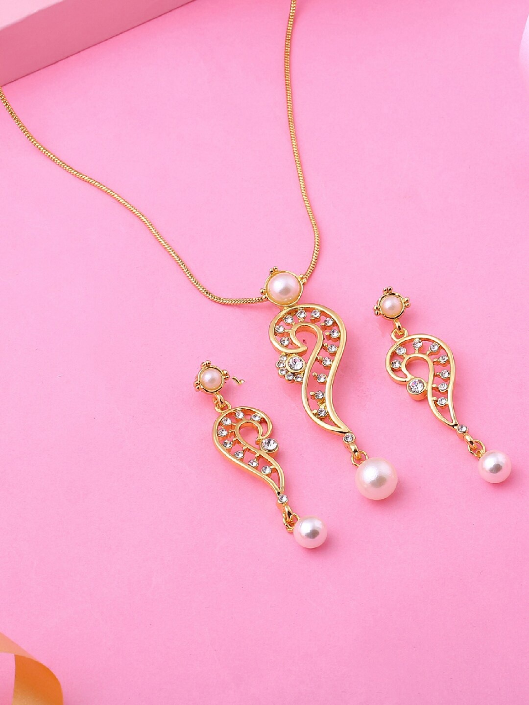 

Estele Gold Plated Splendid Pendant Set with Pearl & Crystals, White