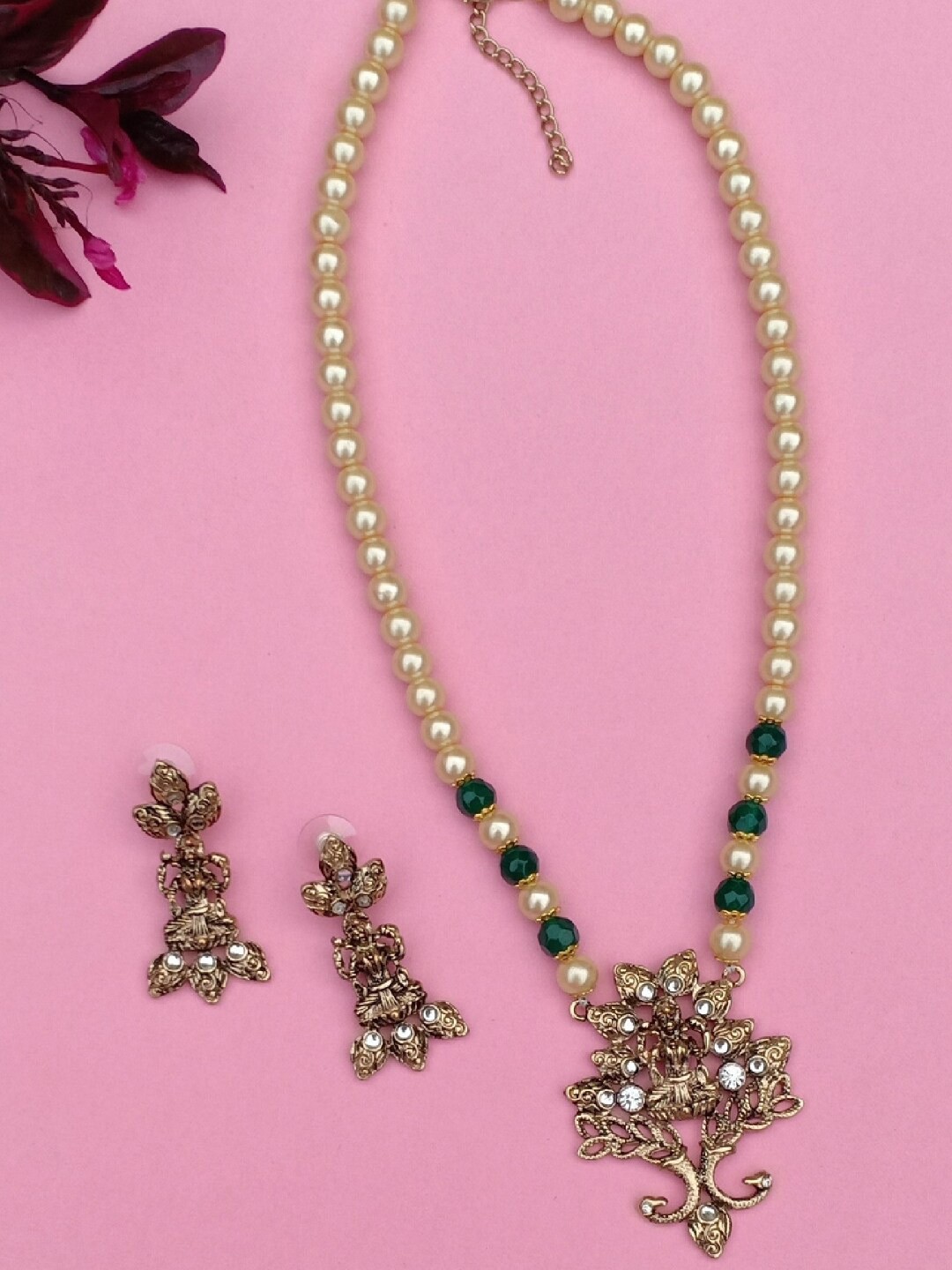 

Estele Gold-Plated Stone Studded & Pearls Beaded Temple Jewellery Set