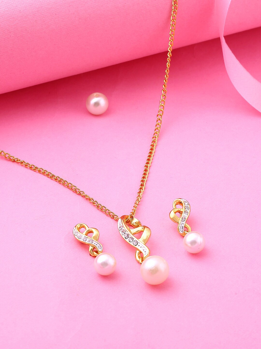 

Estele Gold Plated Gorgeous Pendant Set with Pearl & Crystals, White